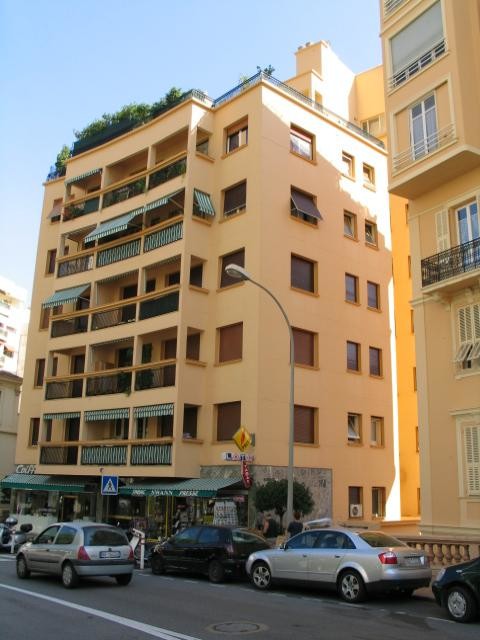 BOULEVARD D'ITALIE / STANZA DELLA DOMESTICA CON BAGNO, DOCCIA E CUCINA / USO MISTO