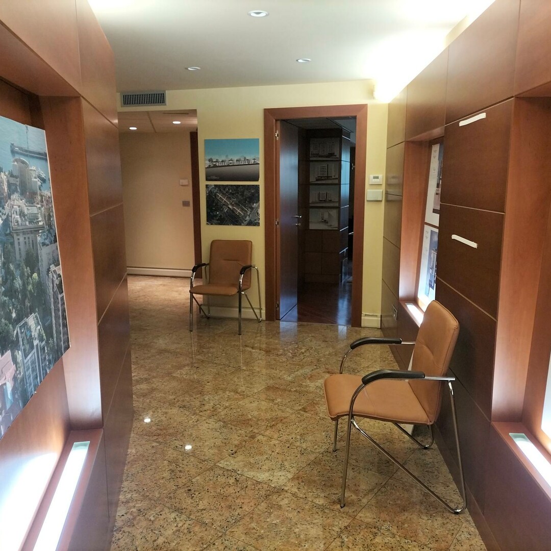 Ampio ufficio, 5 aree di lavoro