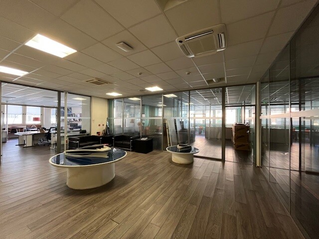 DIRITTO DI LOCAZIONE: UFFICIO - FONTVIEILLE