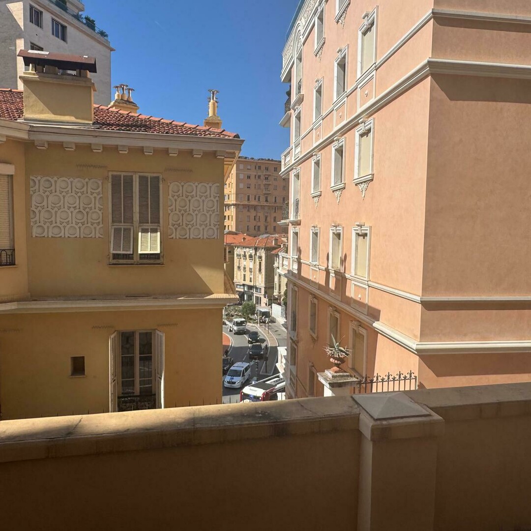MONTE CARLO / 2 ROOMS / FREE OF LAW