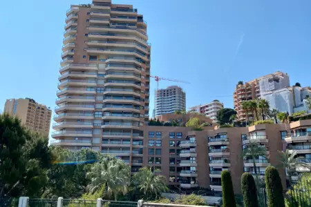 MONTE CARLO SOLE / STUDIO CON TERRAZZA / CANTINA e PARCHEGGIO OLTRE AL PREZZO