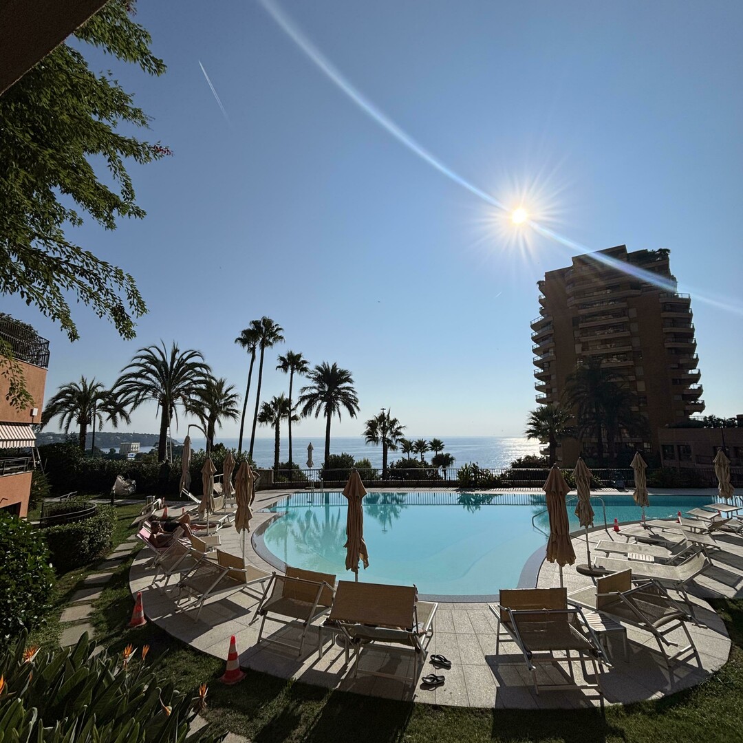 MONOLOCALE LOFT MOLTO GRANDE NEL PARC SAINT ROMAN.