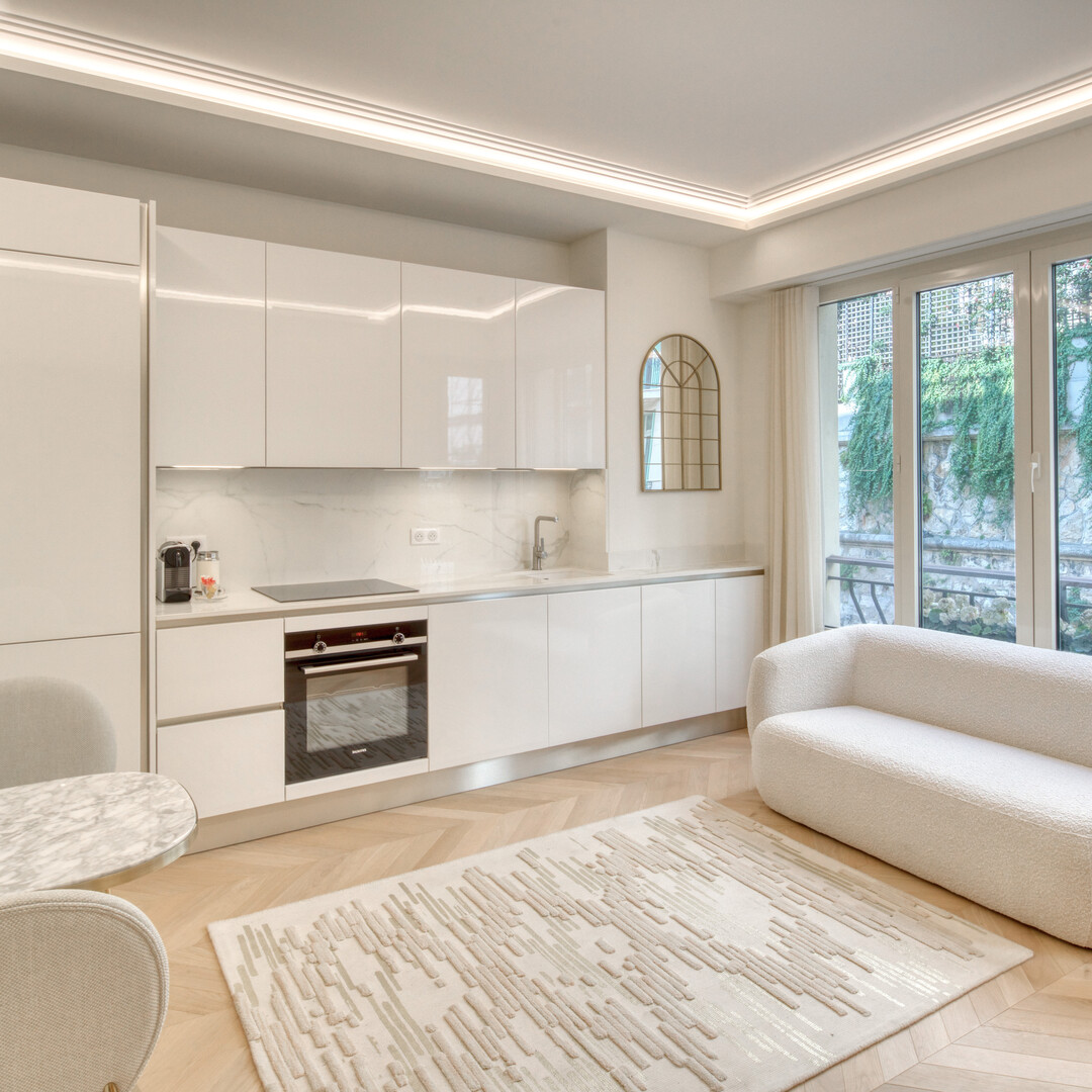 BILOCALE USAGE MIXTE A POCHI PASSI DALLA SPIAGGIA di LARVOTTO