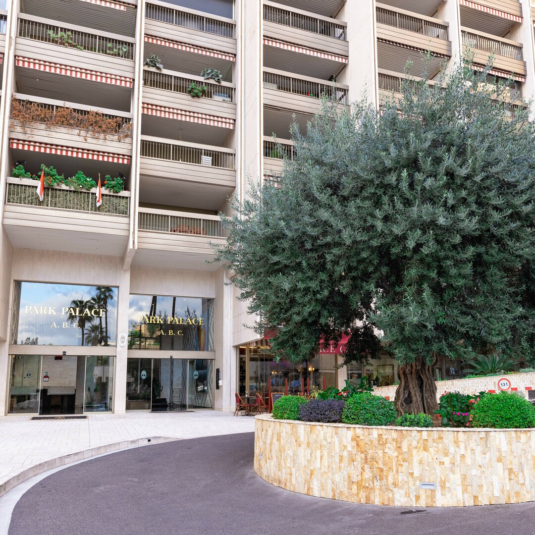 UFFICI RISTRUTTURATI CARRÉ D'OR