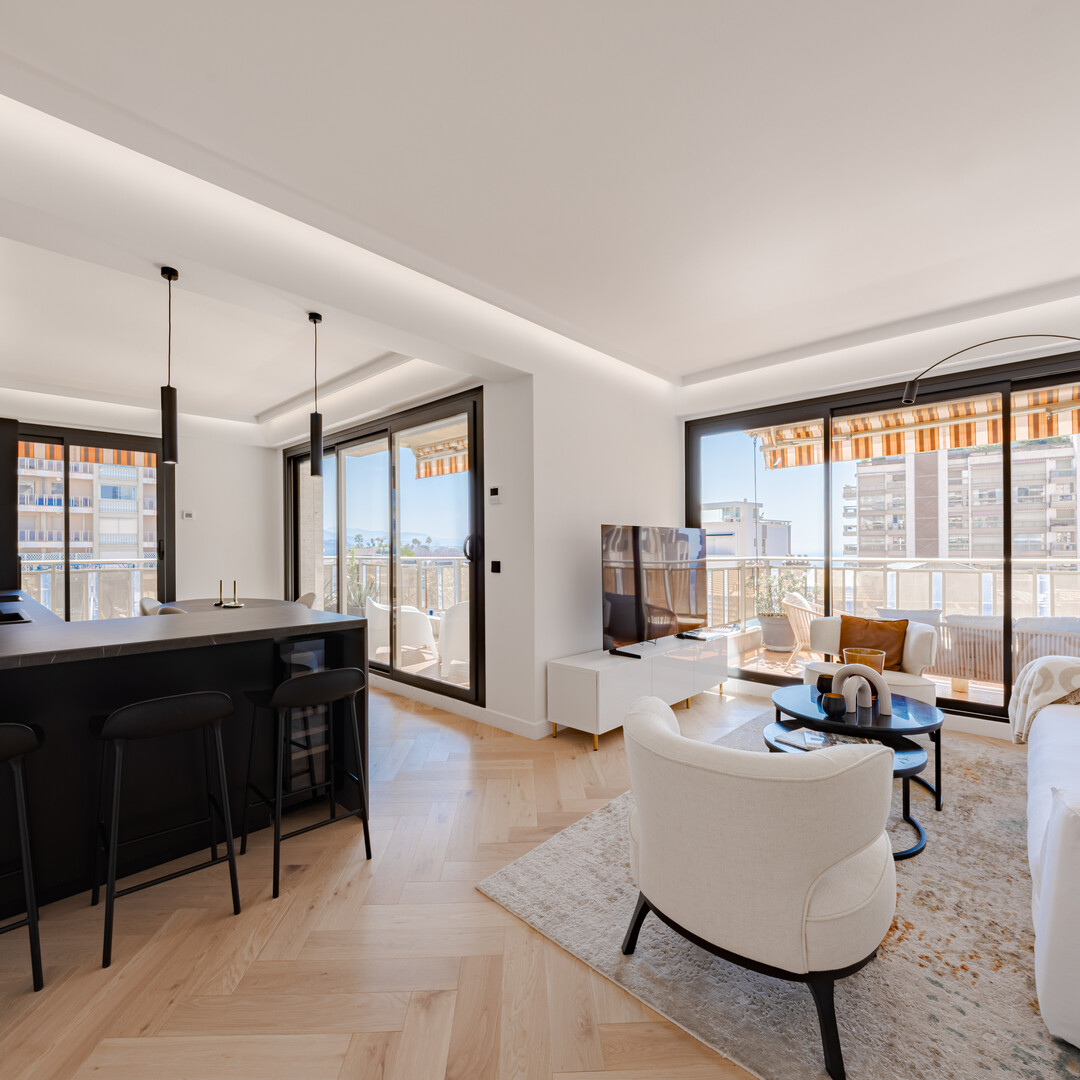 MAGNIFICO 3 STANZE RISTRUTTURATO E CENTRALE CON PARCHEGGIO