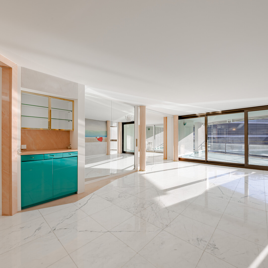 SPAZIOSO APPARTAMENTO DI 4 LOCALI DA RISTRUTTURARE IN CENTRO