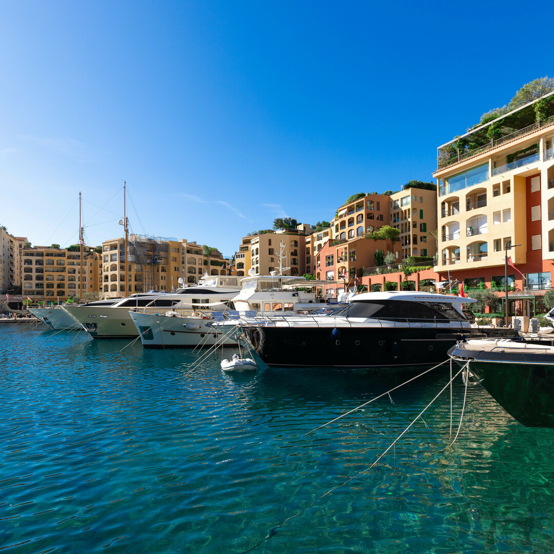 UFFICIO CON AMPIA VETRINA