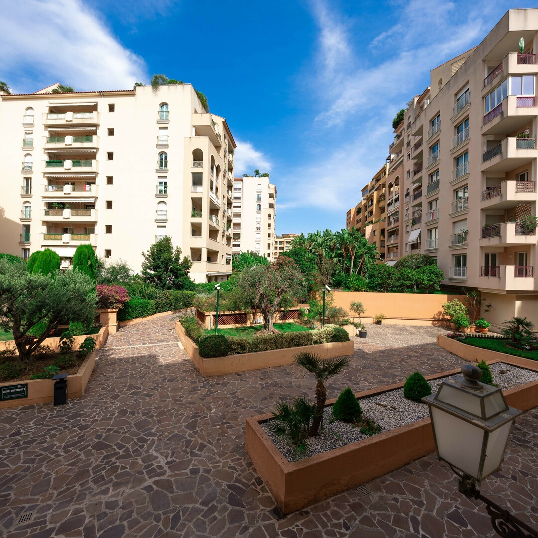 MONOLOCALE A FONTVIEILLE - USO MISTO - RESIDENCE LE DONATELLO