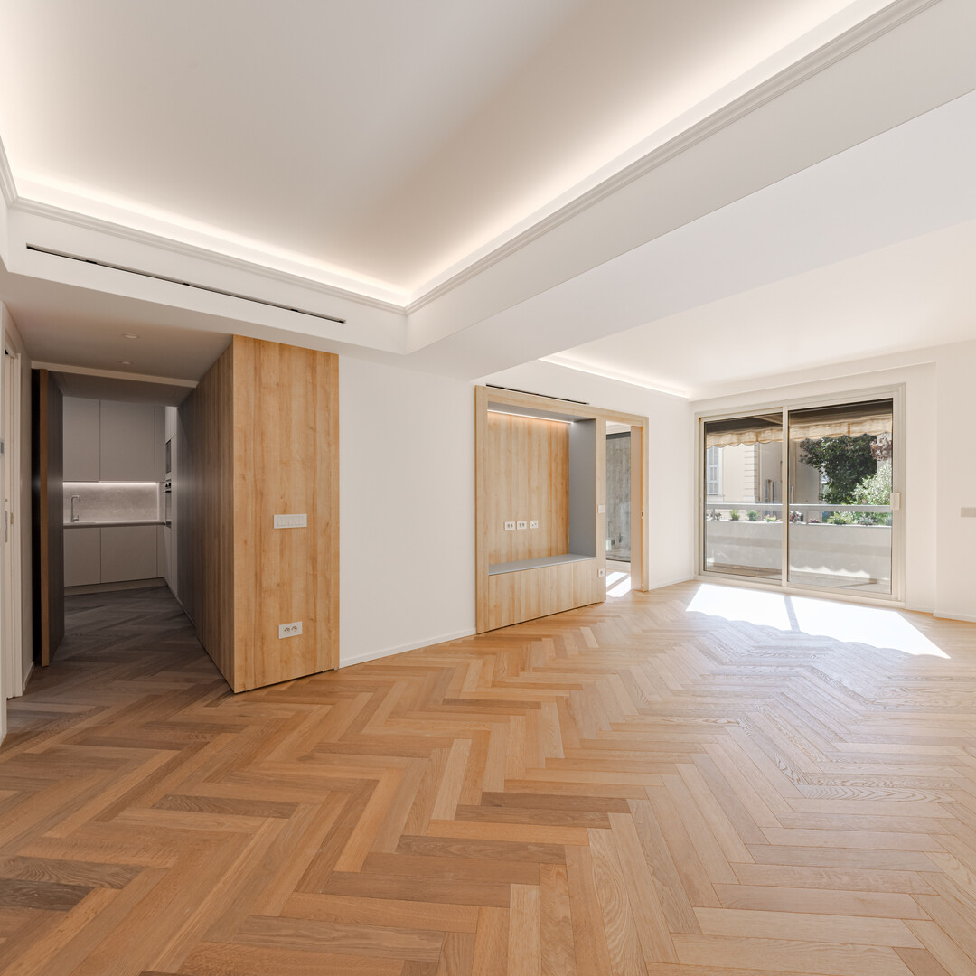 SPAZIOSO TRILOCALE RISTRUTTURATO SUL PORTO - LE SUFFREN