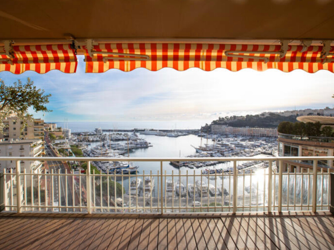 Appartamento Prime con 3 camere da letto e vista su F1 e Port Hercules