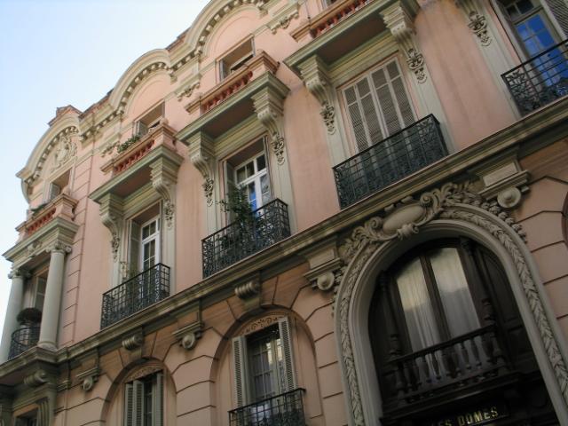 Sole Agent – High-end renovated luxury apartment with sea view