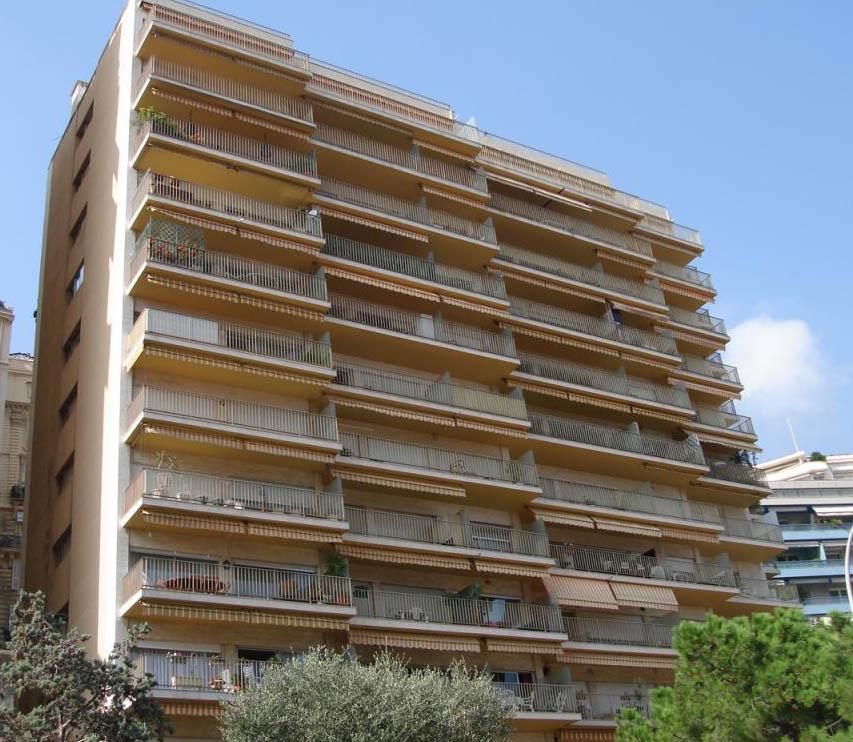 Sole Agent – High-end renovated luxury apartment with sea view