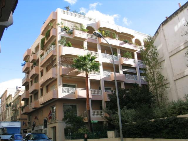 Sole Agent – High-end renovated luxury apartment with sea view