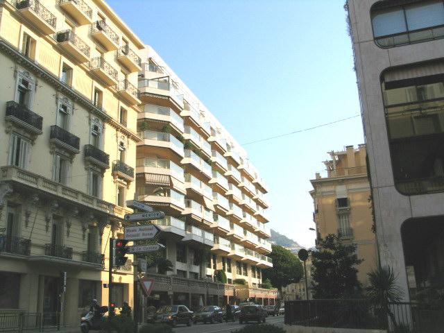 Sole Agent – High-end renovated luxury apartment with sea view