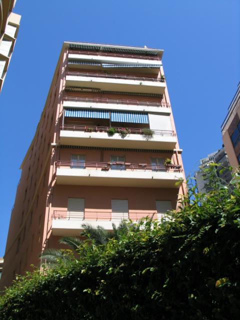 Sole Agent – High-end renovated luxury apartment with sea view